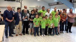  L'ensemble des lauréats des Mérite Sportif et Culturel 2015 à savoir le club de balle pelote Espoir Vodelée Pelote avec ses équipes de pré-pupilles et de Régionale 3b, Monsieur Mathys Taouransaid (tennis) et Monsieur José Hubert (Galerie des Collines) 